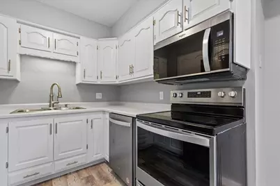 628  Victoria St, West Bend, WI 53090 - Photo 2