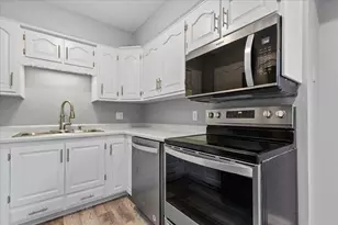 628 Victoria St, West Bend, WI 53090 - Photo 2