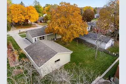 628  Victoria St, West Bend, WI 53090 - Photo 28