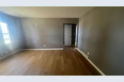 5922 N 84th St #Lower, Milwaukee, WI 53225 - Photo 8