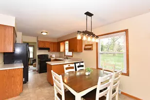 1005 Burr Oak Blvd, Waukesha, WI 53189 - Photo 14