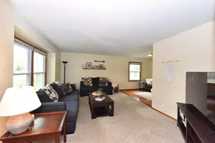 1005 Burr Oak Blvd, Waukesha, WI 53189 - Photo 4