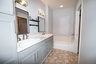 1619 N Farwell Ave, Milwaukee, WI 53202 - Photo 16