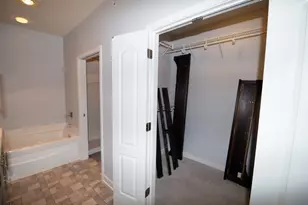 1619 N Farwell Ave, Milwaukee, WI 53202 - Photo 18