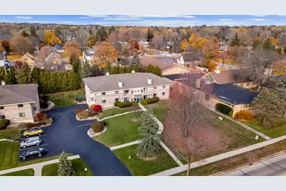 116 E Freistadt Rd #B, Thiensville, WI 53092 - Photo 2