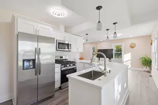 10121 W Bungalow Pkwy, West Allis, WI 53214 - Photo 14