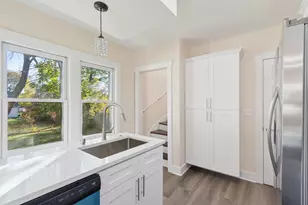 10121 W Bungalow Pkwy, West Allis, WI 53214 - Photo 16