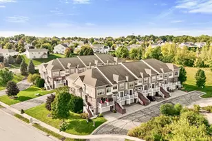 812 Timber Ridge Ct, Waukesha, WI 53189 - Photo 2