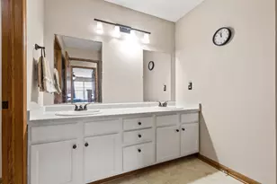 812 Timber Ridge Ct, Waukesha, WI 53189 - Photo 18