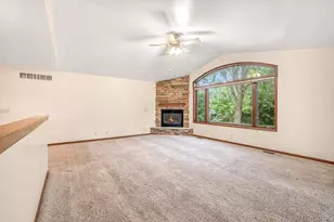 3467 Country View Dr, Delavan, WI 53115 - Photo 4