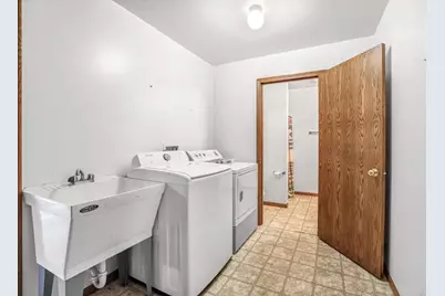 3467  Country View Dr, Delavan, WI 53115 - Photo 18