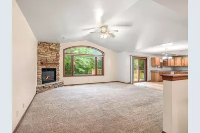 3467  Country View Dr, Delavan, WI 53115 - Photo 6