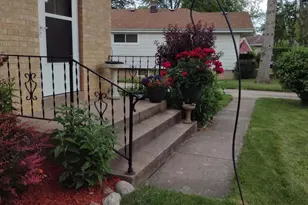 7650 N Delta Pl, Milwaukee, WI 53223 - Photo 28