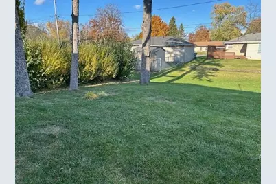 7650 N Delta Pl, Milwaukee, WI 53223 - Photo 8