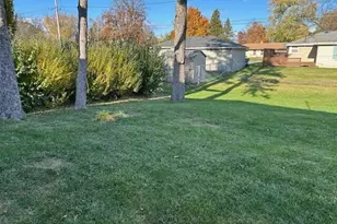 7650 N Delta Pl, Milwaukee, WI 53223 - Photo 8