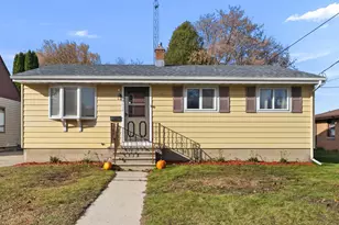 2608 Jackson St, Two Rivers, WI 54241 - Photo 2