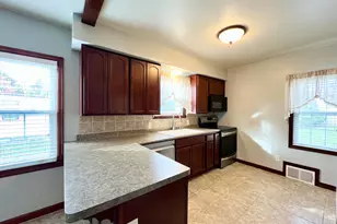 304 St Rose Ave, Fredonia, WI 53021 - Photo 8