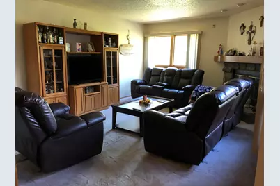 15634 W Ridge Rd, New Berlin, WI 53151 - Photo 4