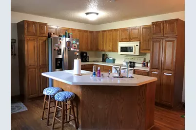 15634 W Ridge Rd, New Berlin, WI 53151 - Photo 2