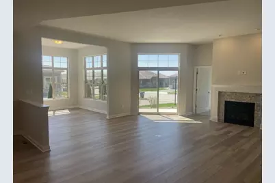 433  Standing Stone Dr #16-38, Waukesha, WI 53189 - Photo 2
