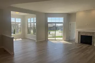 433 Standing Stone Dr, Waukesha, WI 53189 - Photo 2