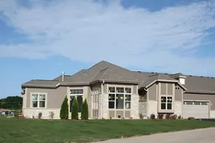 439 Standing Stone Dr, Waukesha, WI 53189 - Photo 2