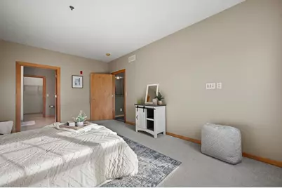 10900 W Bluemound Rd #208, Wauwatosa, WI 53226 - Photo 8