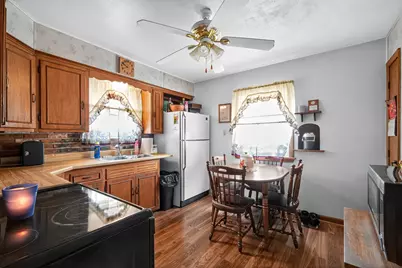 3578 S 48th St, Greenfield, WI 53220 - Photo 6