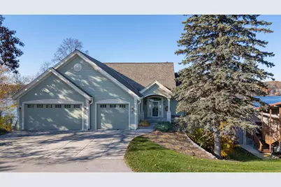 5337  Quaas Dr, West Bend, WI 53095 - Photo 4