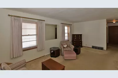 2031  Wustum Ave, Racine, WI 53404 - Photo 2