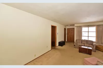 2031  Wustum Ave, Racine, WI 53404 - Photo 4