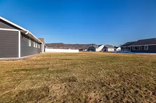 1938 Arches Dr, Holmen, WI 54636 - Photo 20