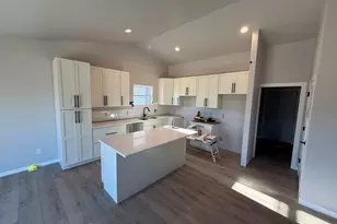 1818 Arches Dr, Holmen, WI 54636 - Photo 4