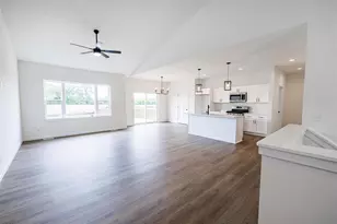 201 Edgewater Ct, Theresa, WI 53091 - Photo 2