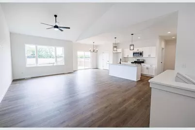 201  Edgewater Ct, Theresa, WI 53091 - Photo 8