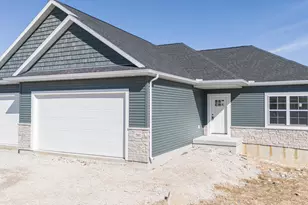 201 Edgewater Ct, Theresa, WI 53091 - Photo 2