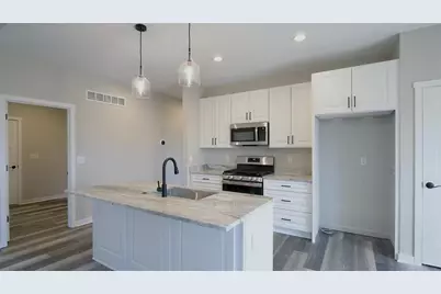 605  Sycamore Pl, Theresa, WI 53091 - Photo 4