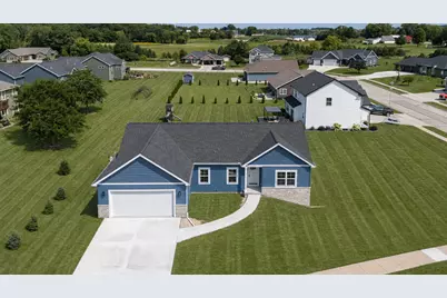 924  Duke St, Brownsville, WI 53006 - Photo 2