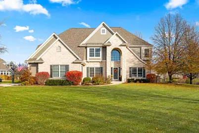 394  Sunshine Dr, Hartland, WI 53029 - Photo 1