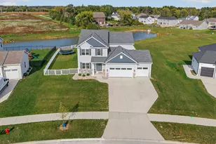 11520 W Meadowview Dr, Franklin, WI 53132 - Photo 2