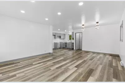 4062 S Troy Ave, Saint Francis, WI 53235 - Photo 2