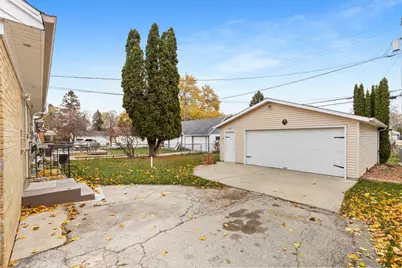 4062 S Troy Ave, Saint Francis, WI 53235 - Photo 14