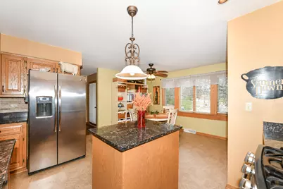 300  King William Ct, Waukesha, WI 53186 - Photo 8