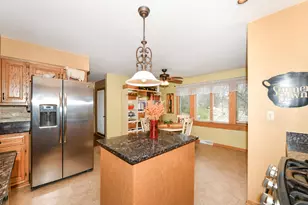 300 King William Ct, Waukesha, WI 53186 - Photo 8