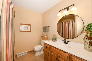 300 King William Ct, Waukesha, WI 53186 - Photo 18