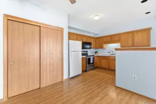 6190 S Creekside Dr, Cudahy, WI 53110 - Photo 6