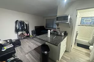 944 N 20th St, Milwaukee, WI 53233 - Photo 12