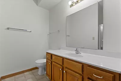 4787 W Maple Leaf Cir, Greenfield, WI 53220 - Photo 16