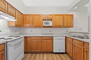 4787 W Maple Leaf Cir, Greenfield, WI 53220 - Photo 10