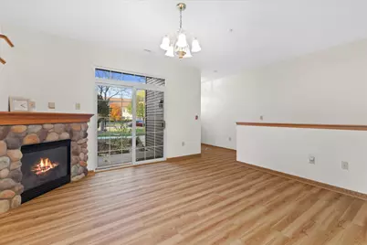 4787 W Maple Leaf Cir, Greenfield, WI 53220 - Photo 6